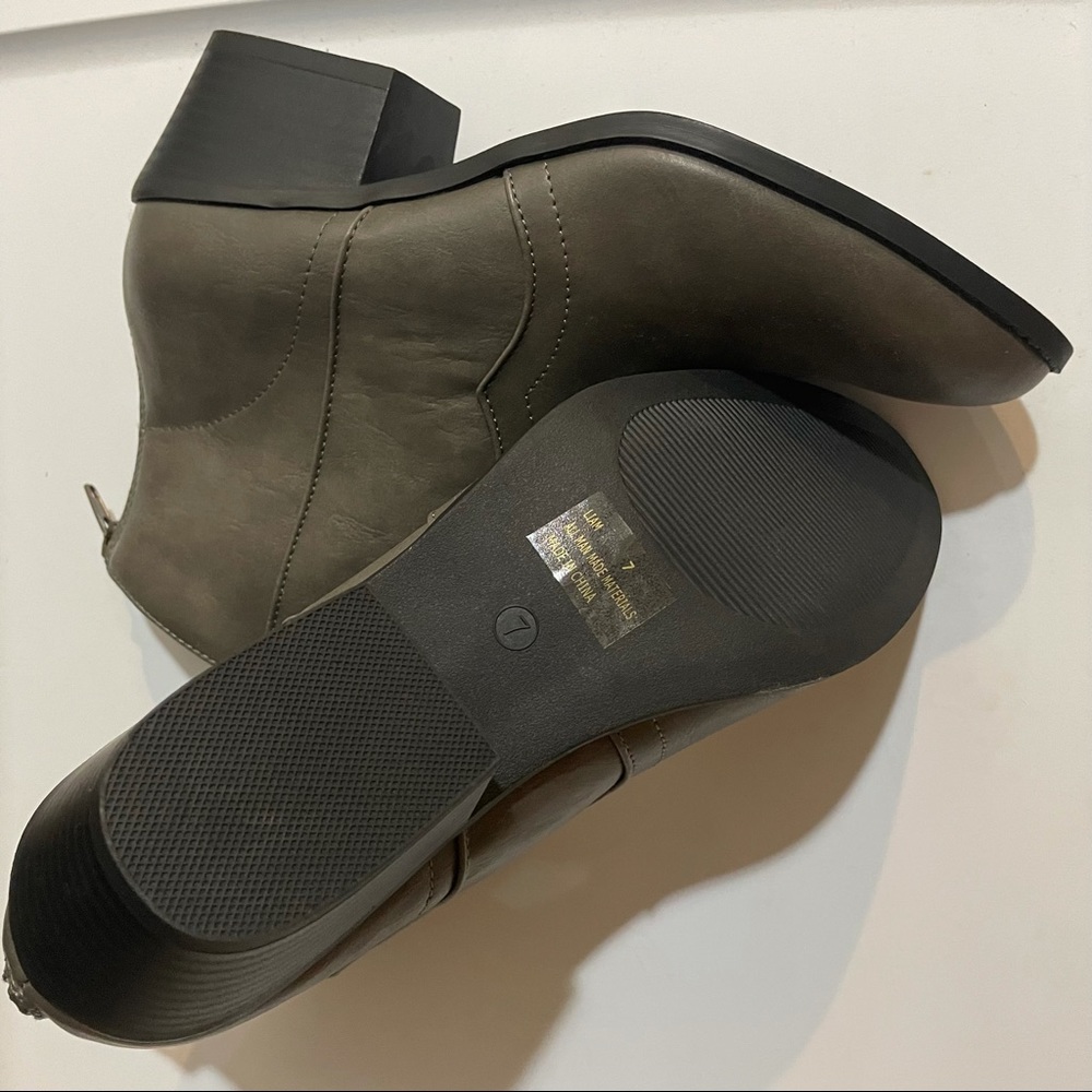 Grey cowboy booties